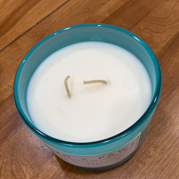 NWOT. Sand + Paws, 2-wick, 12oz., jar candle with lid. - Picture 7 of 8